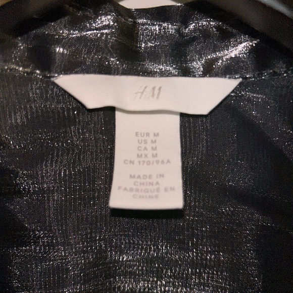 Metallic oversized blouse, you can wear it multiple ways! - Picture 5 of 8